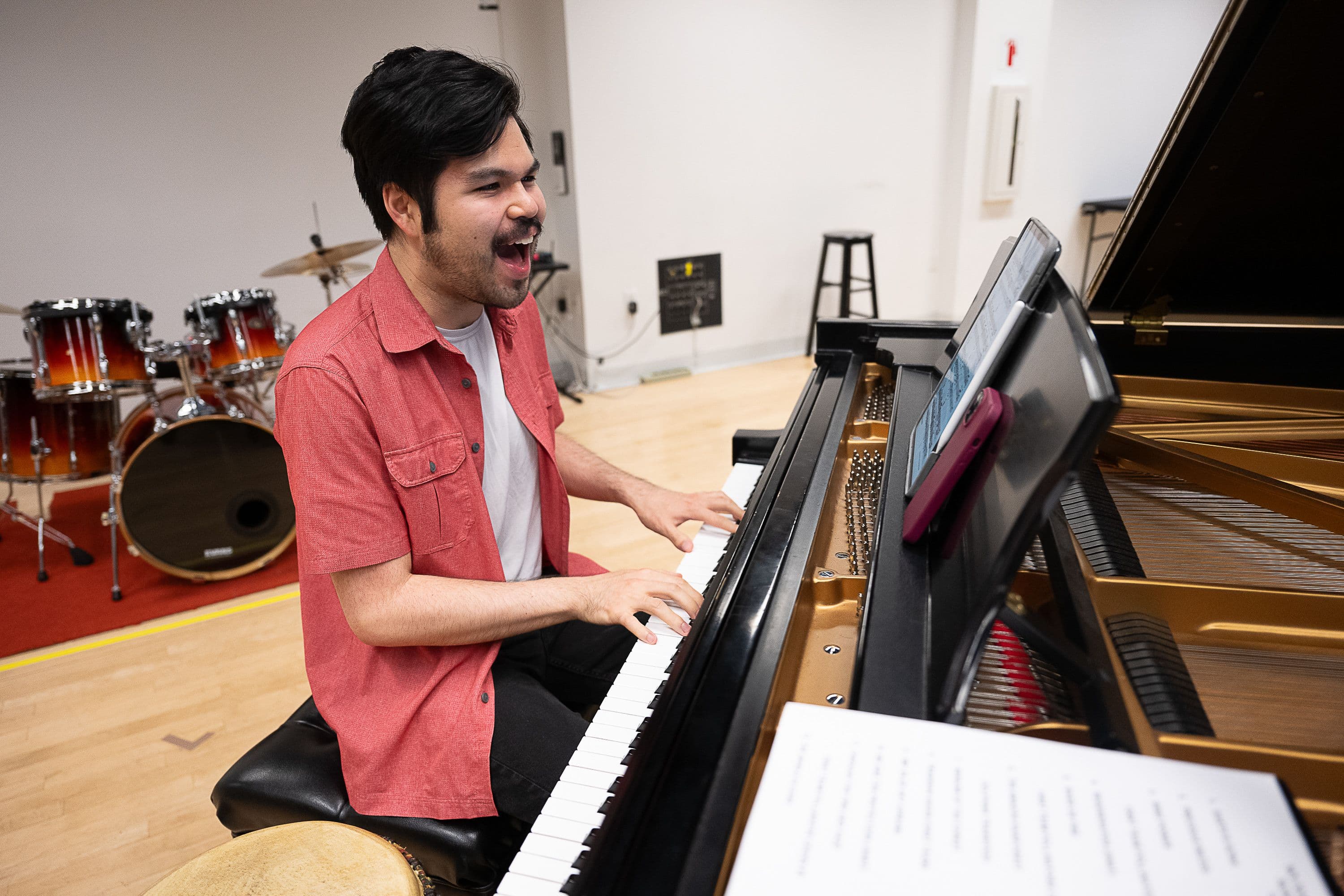 Pianist singing at the piano