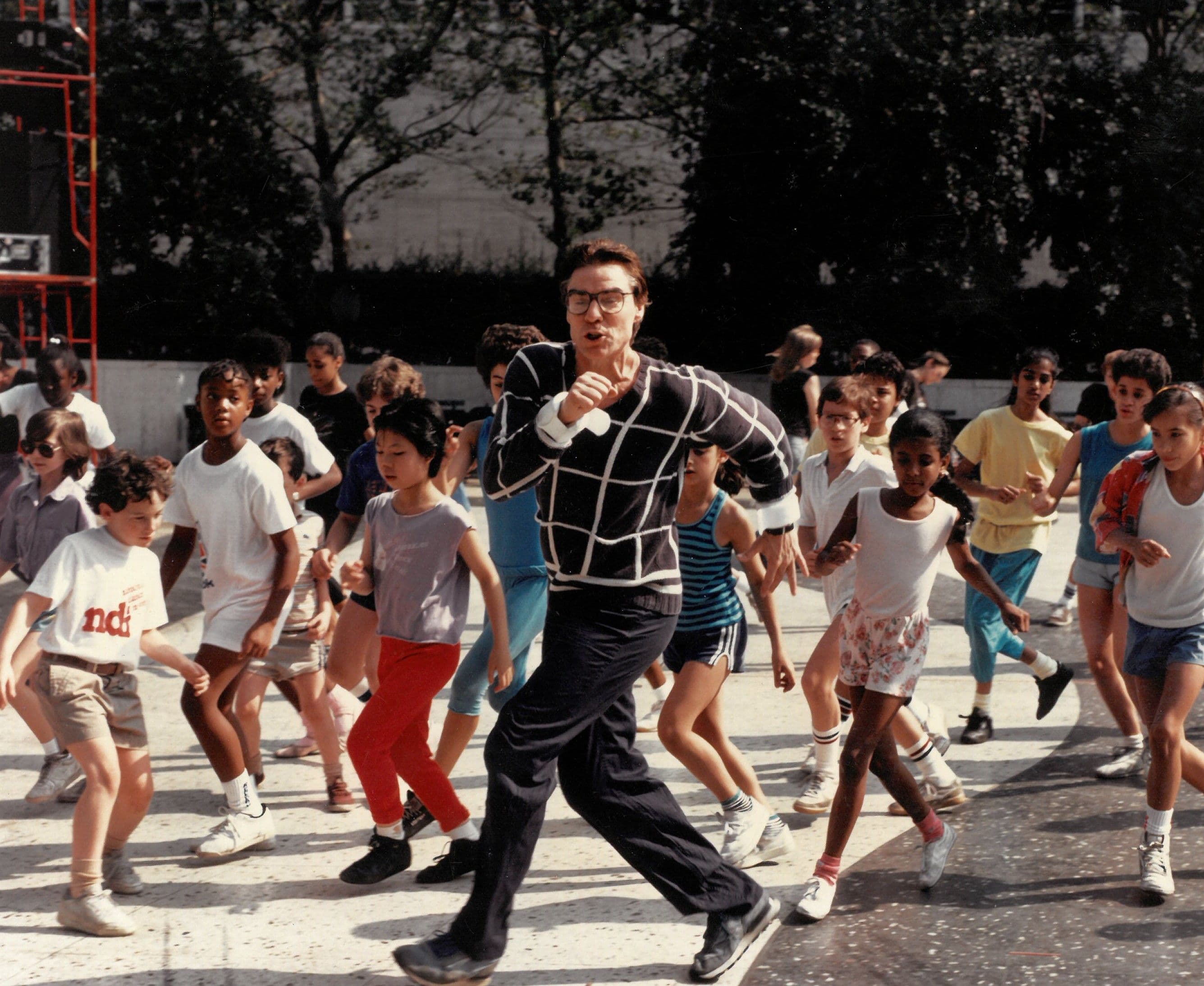 CG, Jacques leading kids